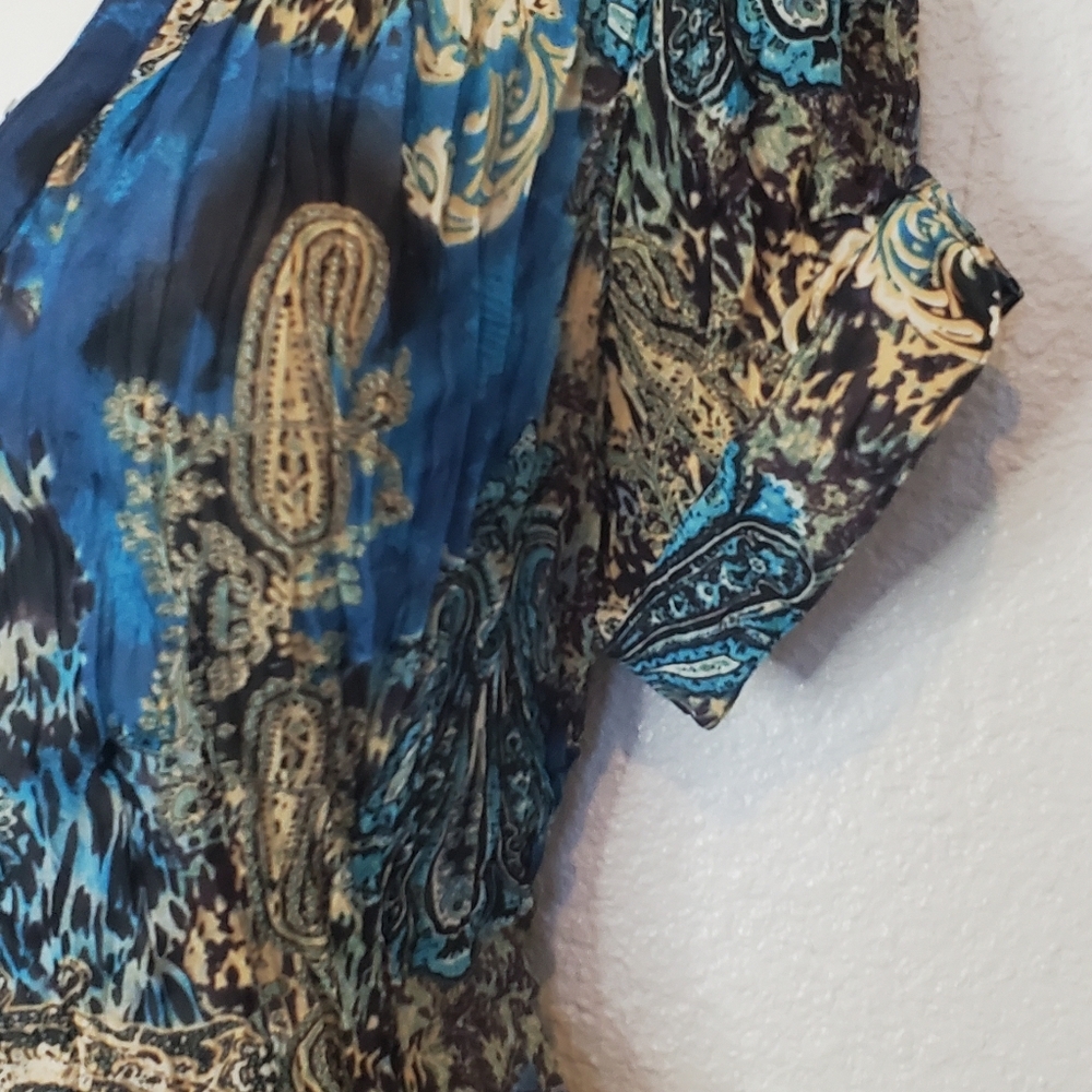 Elegant Blue Paisley Women's Top - Picture 4 of 9